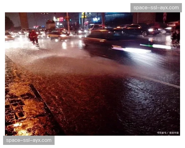 新增-极端天气红色预警自动熔断机制-，暴雨红色预警时比赛自动延期